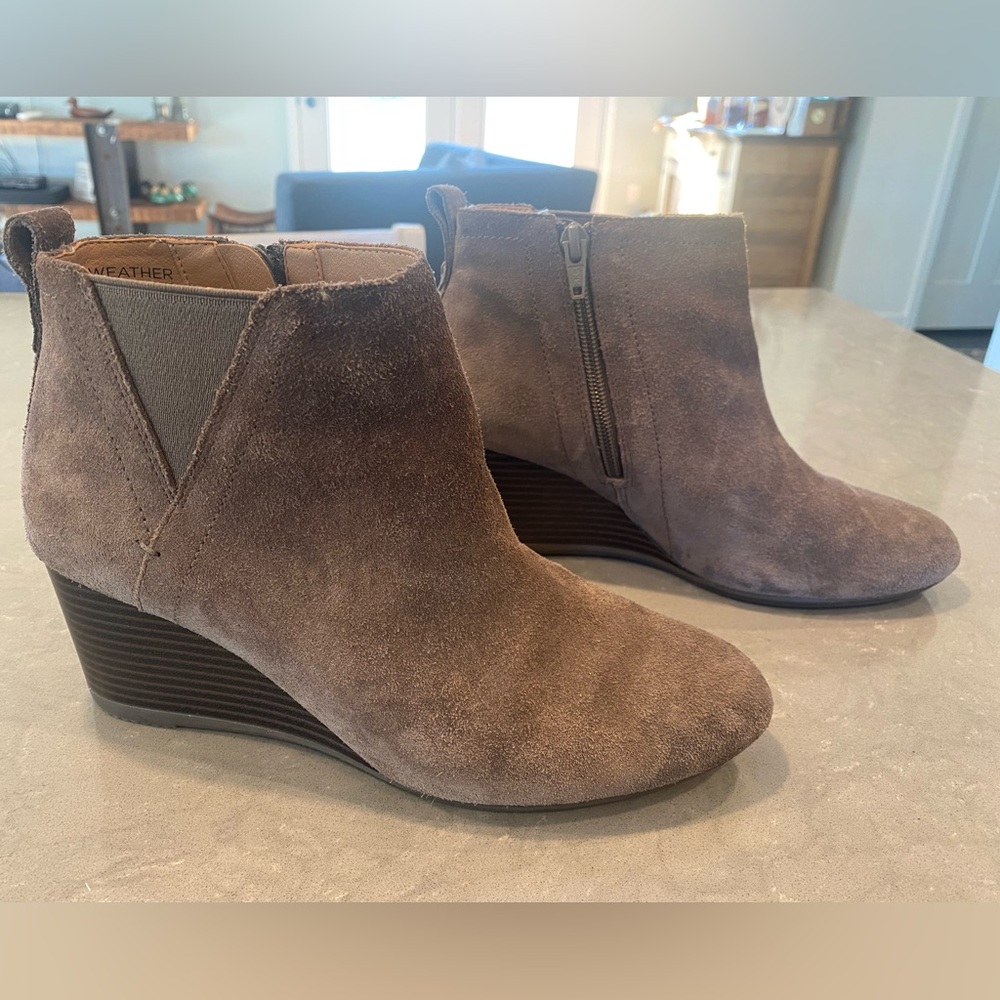 Vionic Boots Womens 7.5 Paloma Gray Weather Resistant Suede Ankle Wedge Bootie